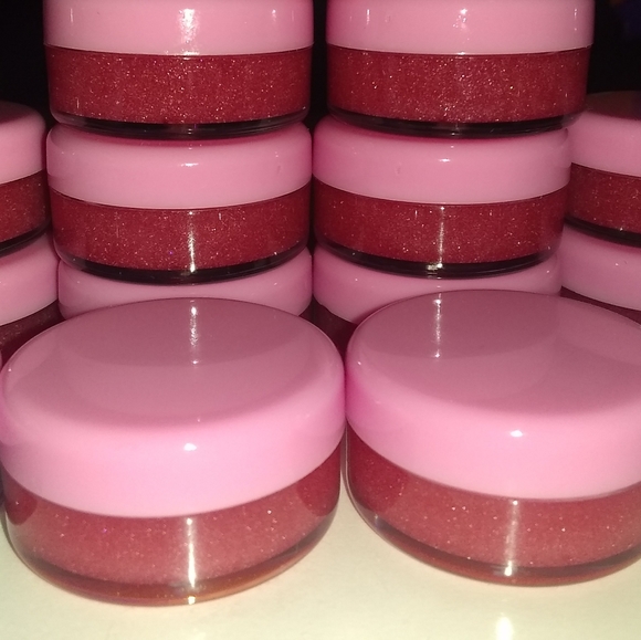 Lip gloss - Picture 2 of 3